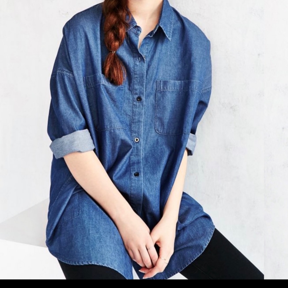 2/15 UNIF X Urban Outfitters Blue Chambray Button Down Top Sz M